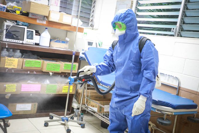 salud-desarrolla-jornada-de-desinfeccion-en-instalaciones-del-hospital-saldana