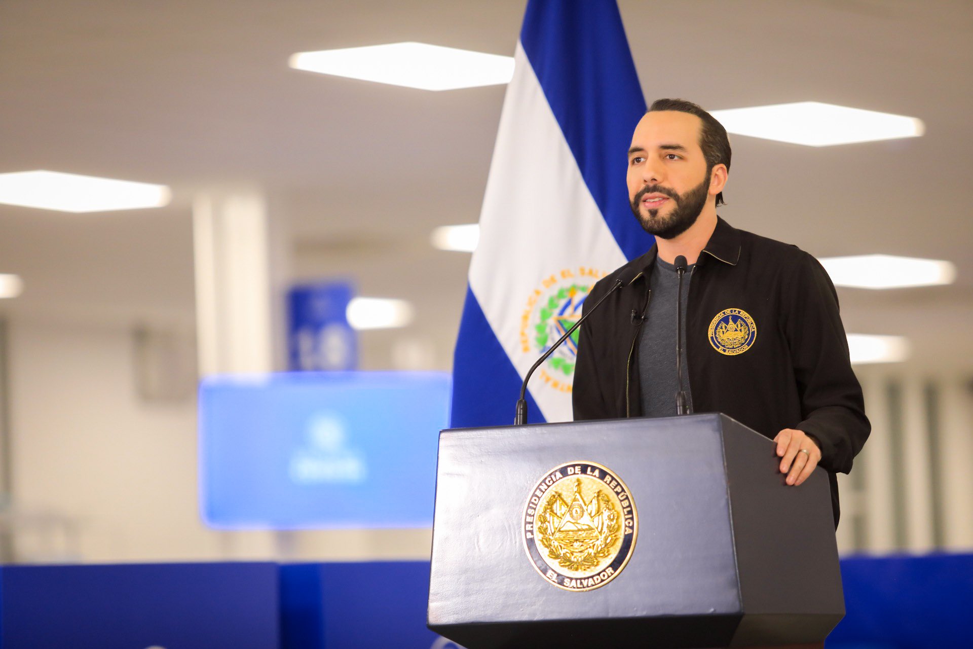 Presidente Bukele: Increíble que la maquinaria mediática desinforme sobre una ley aprobada para adquirir vacunas antiCOVID19 presidente-bukele-increible-que-la-maquinaria-mediatica-desinforme-sobre-una-ley-aprobada-para-adquirir-vacunas-anticovid19
