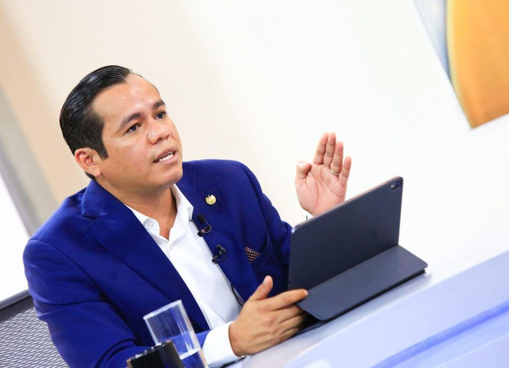 Ministro Zelaya solicita a Mario Ponce que transparente la planilla de la Asamblea Legislativa ministro-zelaya-solicita-a-mario-ponce-que-transparente-la-planilla-de-la-asamblea-legislativa