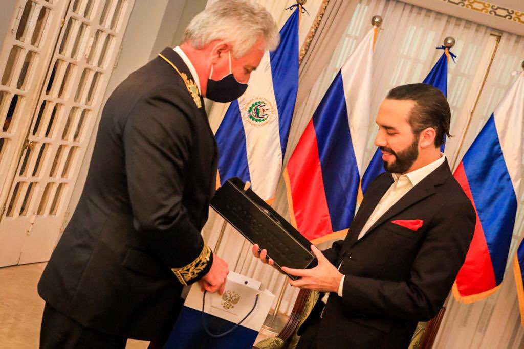 Presidente Bukele recibe credenciales de cinco nuevos embajadores en el ...