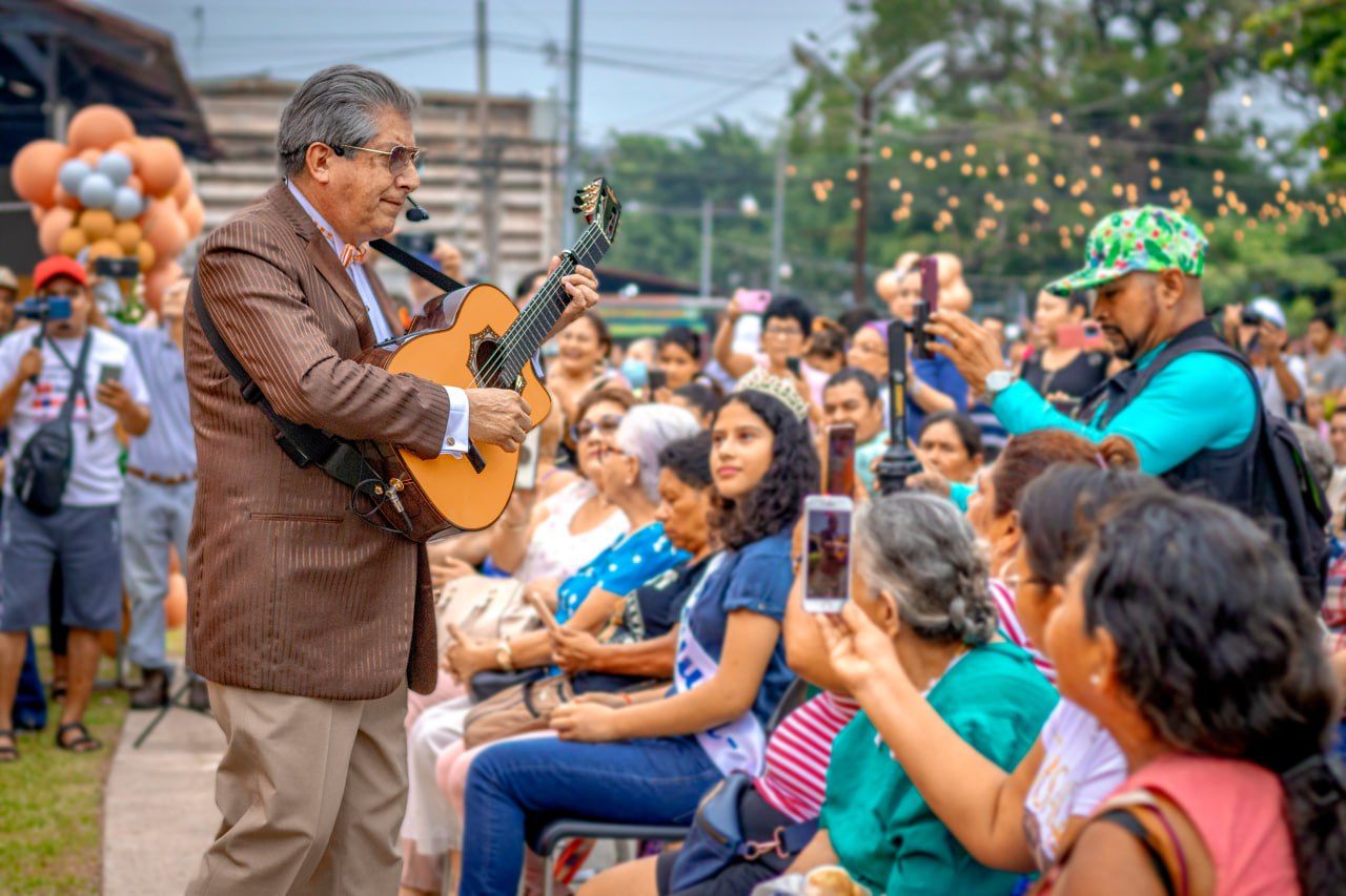 mas-de-700-mujeres-fueron-celebradas-en-el-dia-de-la-madre-en-sonsonate