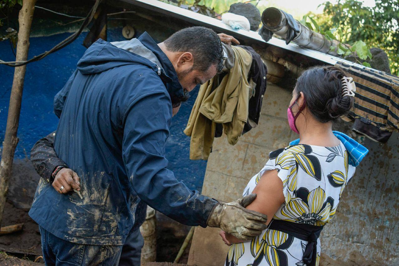 Gobernación y Programa Mundial de Alimentos brindarán ayuda económica a familias afectadas por deslave en Nejapa gobernacion-y-programa-mundial-de-alimentos-brindaran-ayuda-economica-a-familias-afectadas-por-deslave-en-nejapa