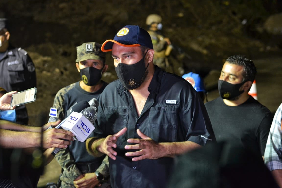 equipo-multidisciplinario-del-gobierno-sigue-buscando-a-persona-desaparecida-y-removiendo-escombros-en-nejapa