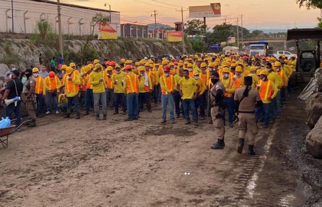 Privados de libertad en fase de confianza se suman a las labores de rescate en Nejapa privados-de-libertad-en-fase-de-confianza-se-suman-a-las-labores-de-rescate-en-nejapa