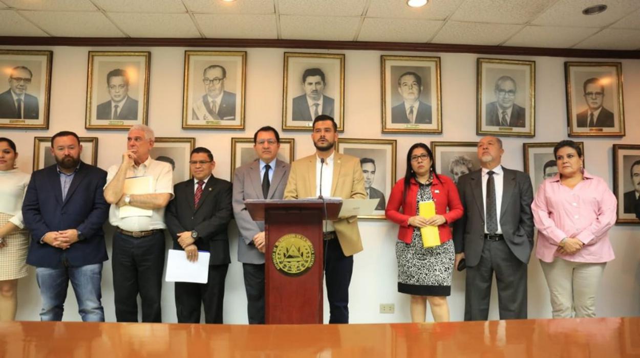 Ministro de Hacienda y Magistrados del TSE, a excepción de Olivo, presentan presupuesto de elecciones en la Asamblea ministro-de-hacienda-y-magistrados-del-tse-a-excepcion-de-olivo-presentan-presupuesto-de-elecciones-en-la-asamblea