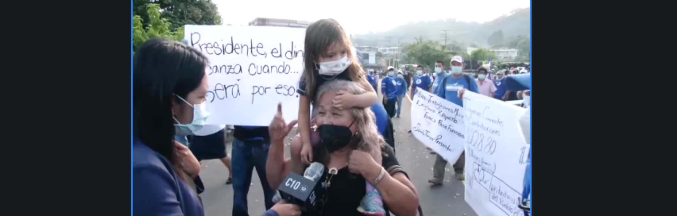 Periodista agredida en protestas por el FODES, pide respeto al trabajo de la prensa periodista-agredida-en-protestas-por-el-fodes-pide-respeto-al-trabajo-de-la-prensa