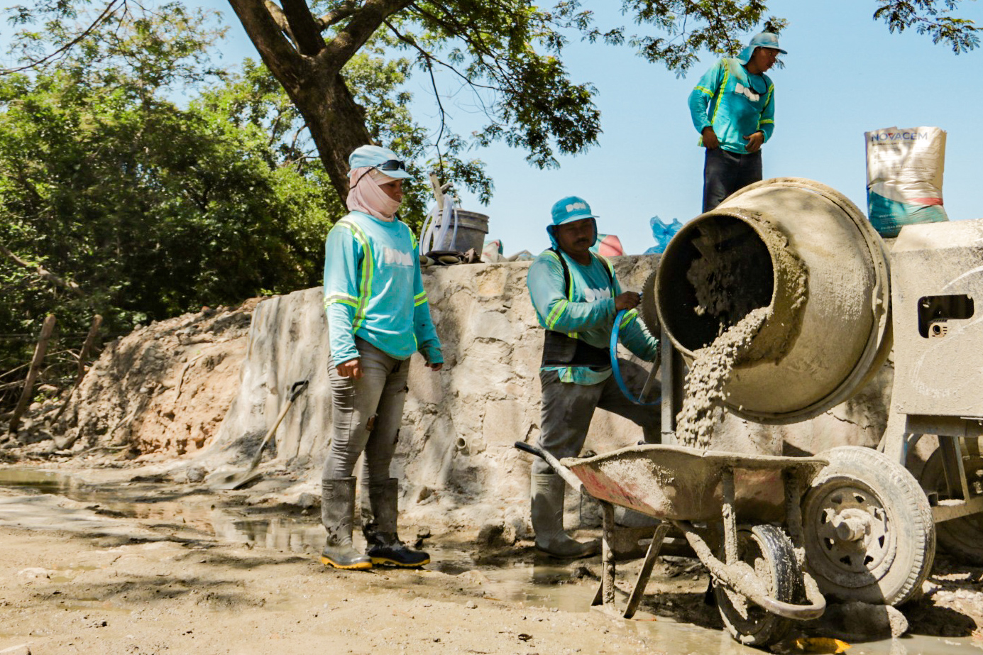 dom-realiza-trabajos-de-reconstruccion-vial-en-quebrada-el-dorado