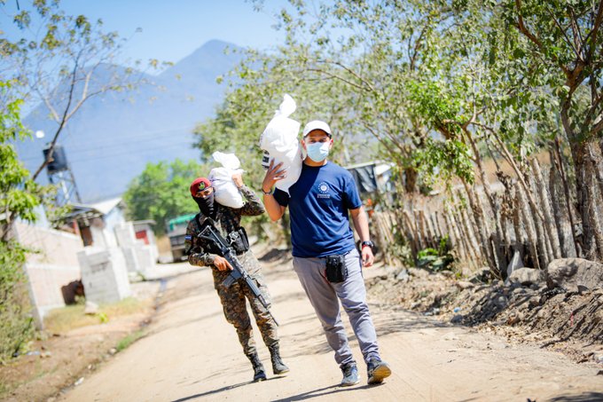 FUERZA ARMADA colabora hoy con la distribución de alimentos en Zacatecoluca fuerza-armada-colabora-hoy-con-la-distribucion-de-alimentos-en-zacatecoluca