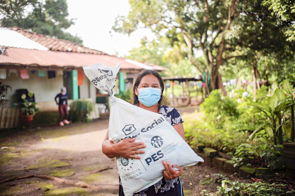entrega-de-paquetes-alimenticios-continua-hoy-para-mas-familias-salvadorenas