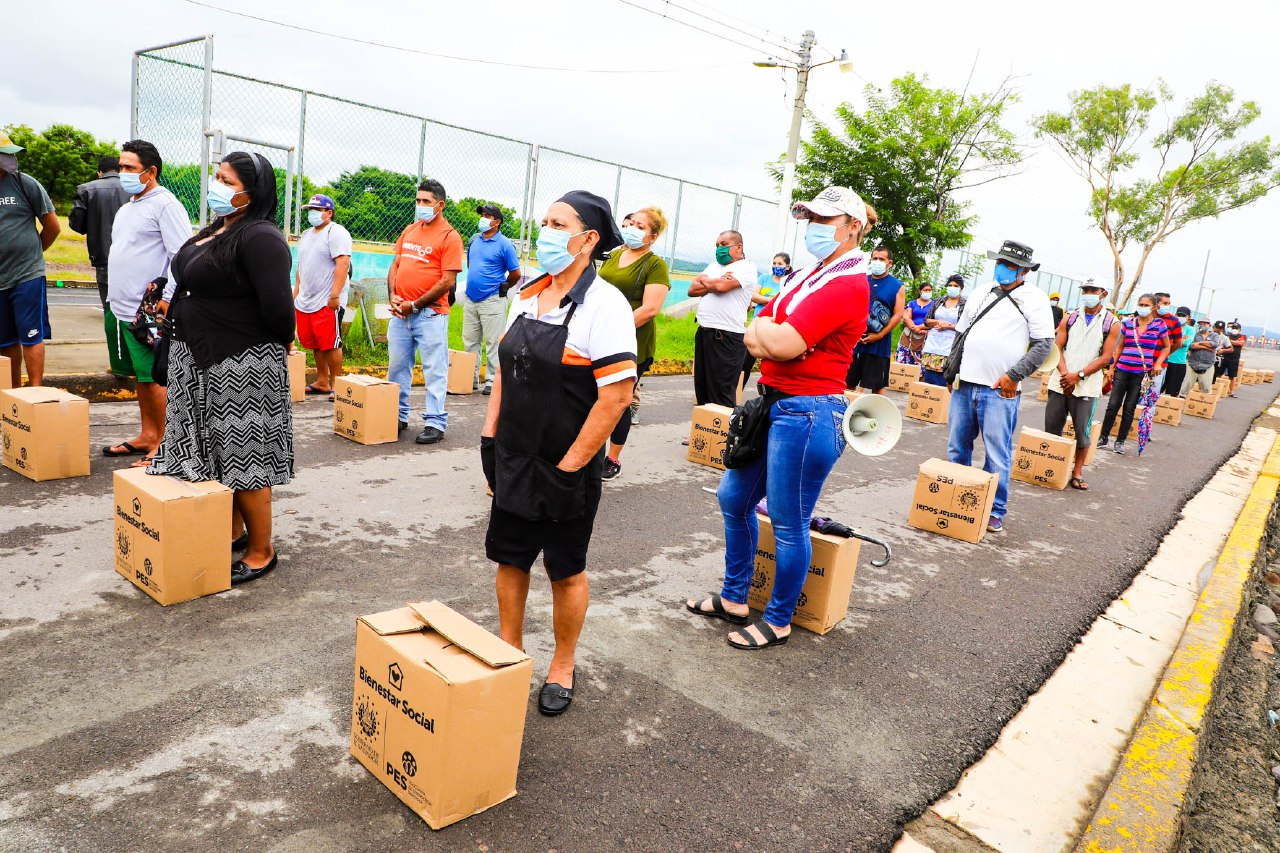Más de 100 carretilleros de playa Los Coquitos, La Unión, recibieron alimentos por parte del Gobierno mas-de-100-carretilleros-de-playa-los-coquitos-la-union-recibieron-alimentos-por-parte-del-gobierno