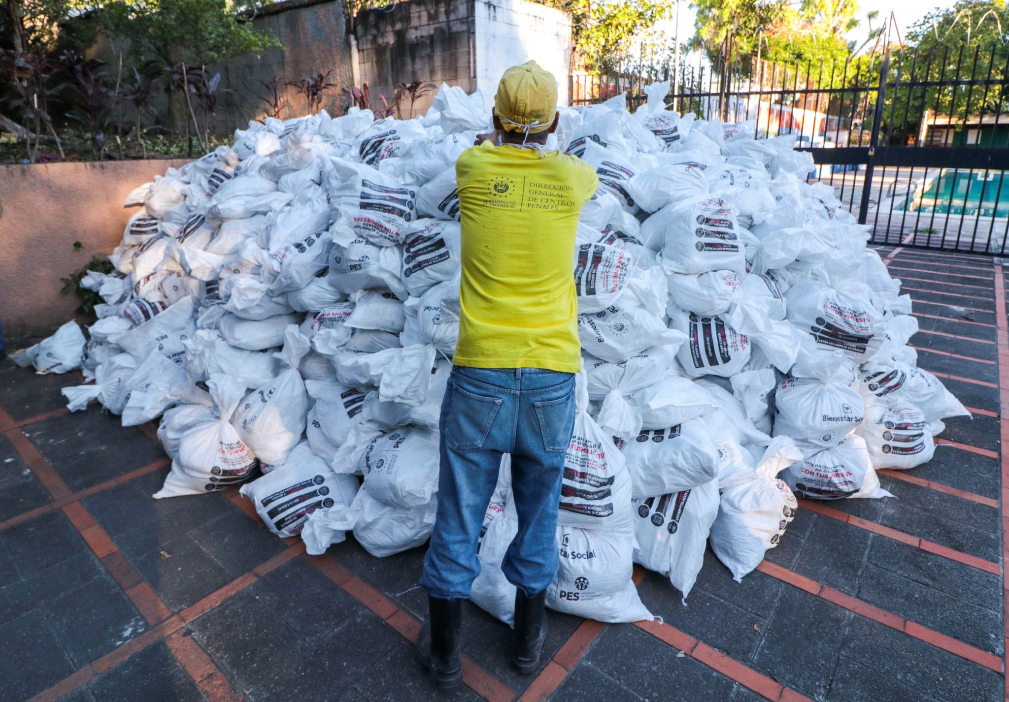 Privados de libertad ya se encuentran distribuyendo alimentos a hogares de San Salvador privado-de-libertad-ya-se-encuentran-distribuyendo-alimentos-a-hogares-de-san-salvador