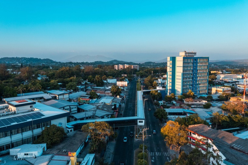 inauguran-pasarela-del-hospital-benjamin-bloom-y-su-anexo