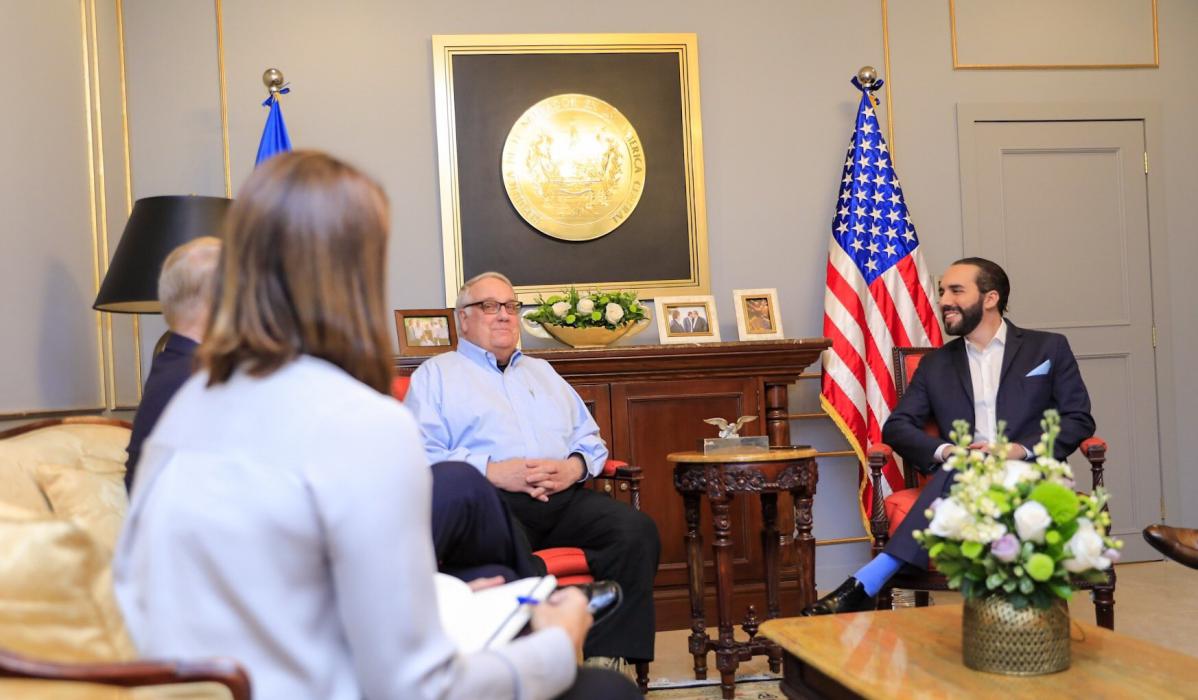 howard-buffett-dona-25-millones-en-cooperacion-directa-para-el-salvador