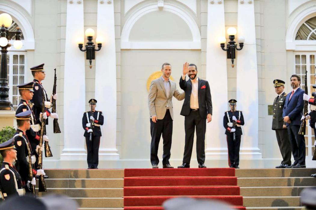 presidente-bukele-recibe-al-director-ejecutivo-de-corporacion-financiera-de-eeuu