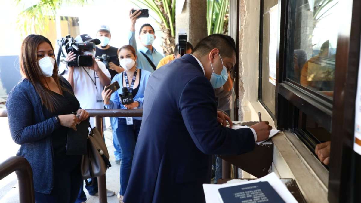 abogado-pide-a-corte-suprema-anular-las-candidaturas-de-norman-quijano-rodolfo-parker-y-carlos-reyes