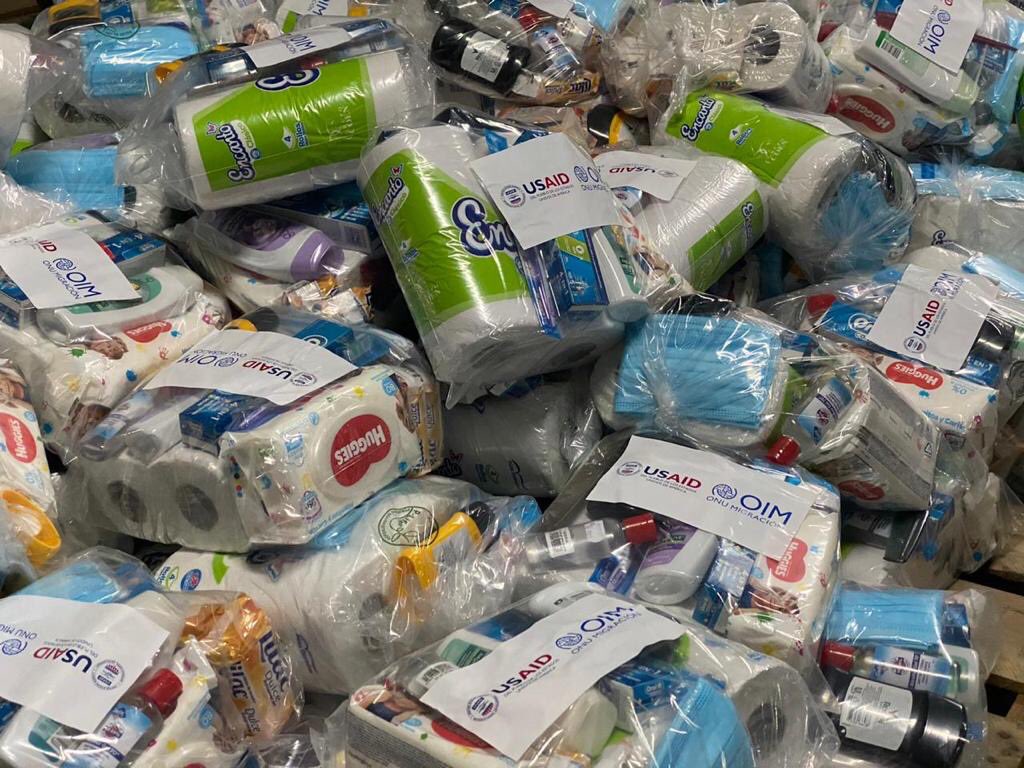 EE.UU. entrega 13,250 artículos de primera necesidad a familias salvadoreñas que se encuentran albergadas eeuu-entrega-13250-articulos-de-primera-necesidad-a-familias-salvadorenas-que-se-encuentran-albergadas