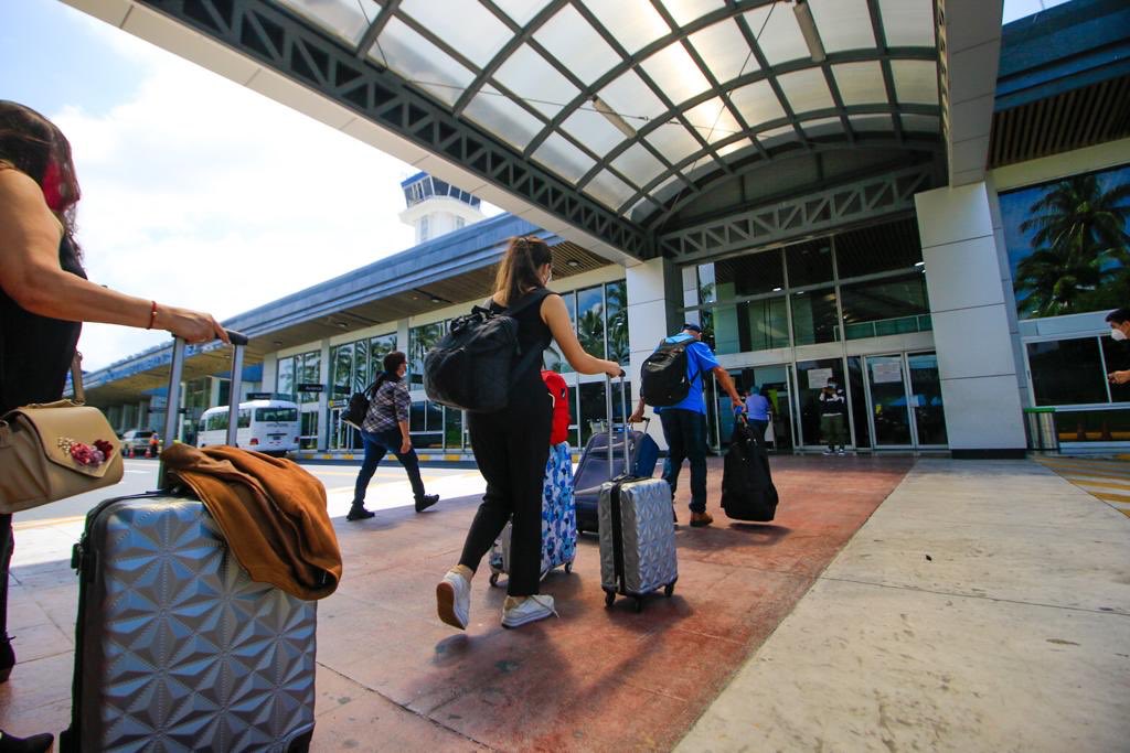 Aeropuerto Internacional de El Salvador reanuda vuelos comerciales bajo estrictas medidas sanitarias aeropuerto-internacional-de-el-salvador-reanuda-vuelos-comerciales-bajo-estrictas-medidas-sanitarias