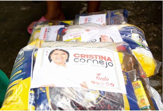 Diputada Cristina Cornejo, del FMLN, realiza campaña adelantada en el puerto de La Libertad diputada-cristina-cornejo-del-fmln-realiza-campana-adelantada-en-el-puerto-de-la-libertad