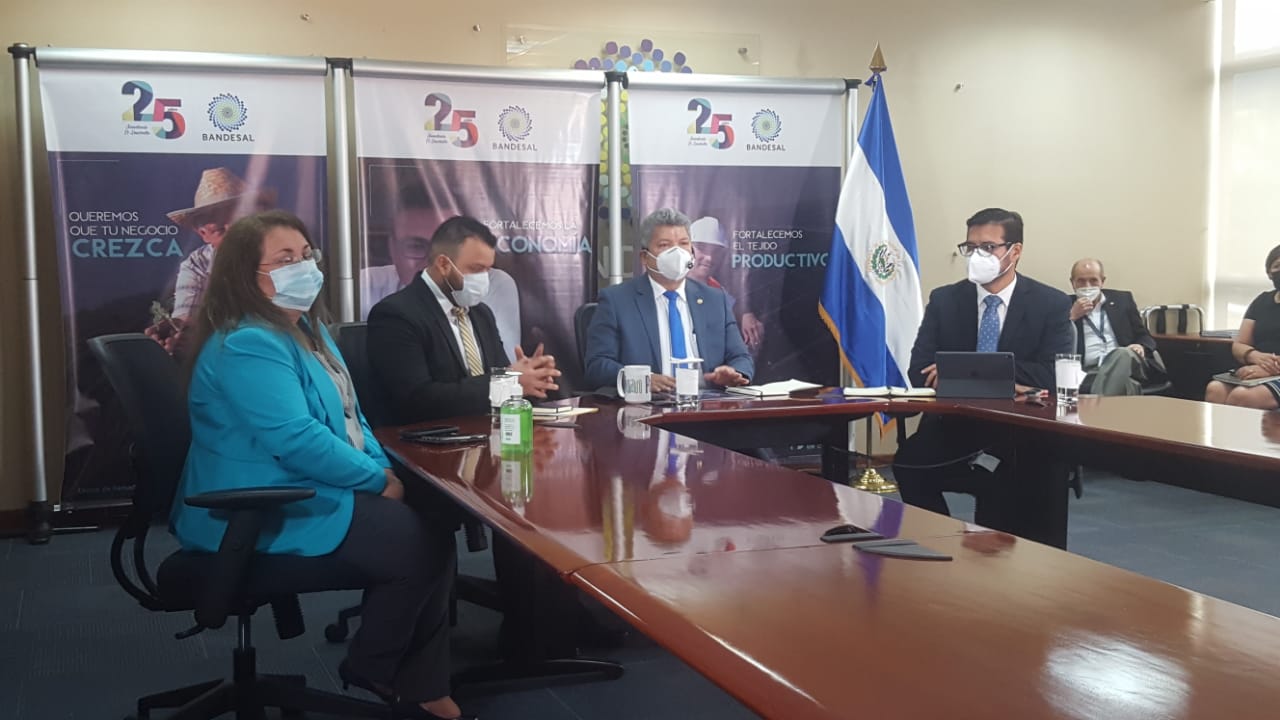 El Salvador se convierte en el primer país de la región en apostarle a la reducción de combustibles fósiles el-salvador-se-convierte-en-el-primer-pais-de-la-region-en-apostarle-a-la-reduccion-de-combustibles-fosiles