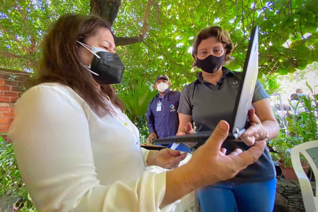 Docentes de Chalatenango reciben computadoras portátiles por parte del Gobierno docentes-de-chalatenango-reciben-computadoras-portatiles-por-parte-del-gobierno