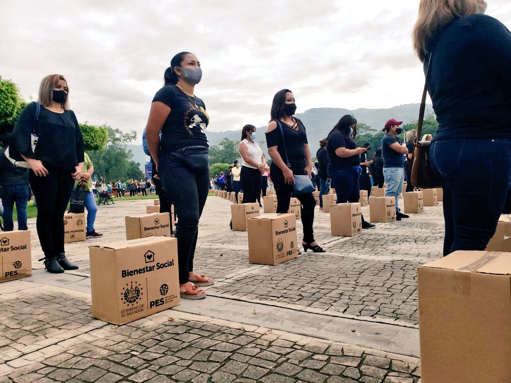 Cosmetólogas y barberos de San Salvador reciben hoy paquetes alimentarios por parte del Gobierno cosmetologas-y-barberos-de-san-salvador-reciben-hoy-paquetes-alimentarios-por-parte-del-gobierno