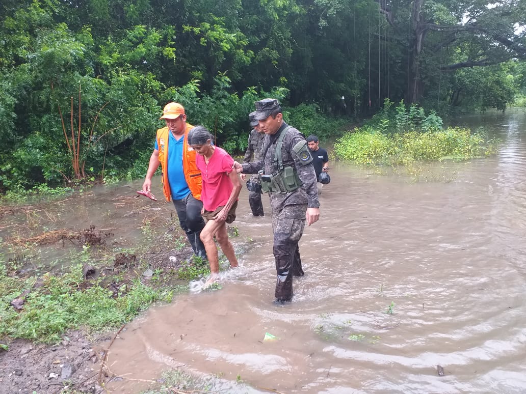 Gobernación y Fuerza Armada han logrado evacuar a familias del Bajo Lempa ante riesgo por huracán ETA gobernacion-y-fuerza-armada-han-logrado-evacuar-a-familias-del-bajo-lempa-ante-riesgo-por-huracan-eta