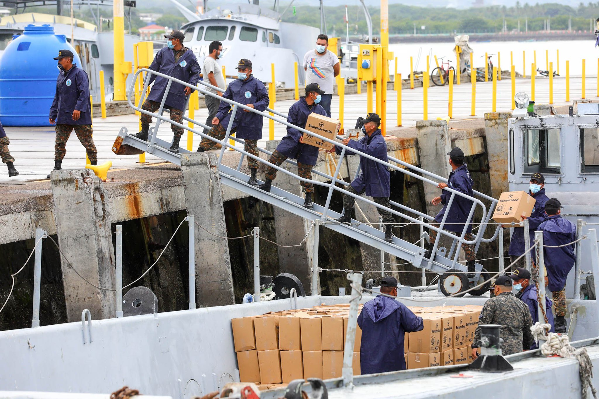 Familias de islas Zacatillo y Perico reciben alimentos por parte del Gobierno familias-de-islas-zacatillo-y-perico-reciben-alimentos-por-parte-del-gobierno