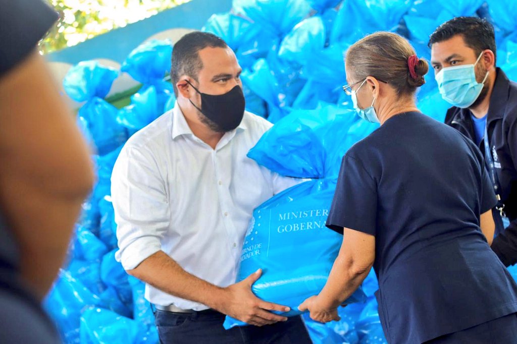 Trabajadores del ISRI reciben paquetes de alimentos por parte del Gobierno trabajadores-del-isri-reciben-paquetes-de-alimentos-por-parte-del-gobierno