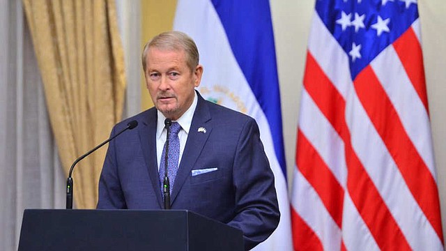 embajador-johnson-destaca-la-efectividad-de-la-pnc-en-el-combate-contra-el-trafico-ilegal-de-personas