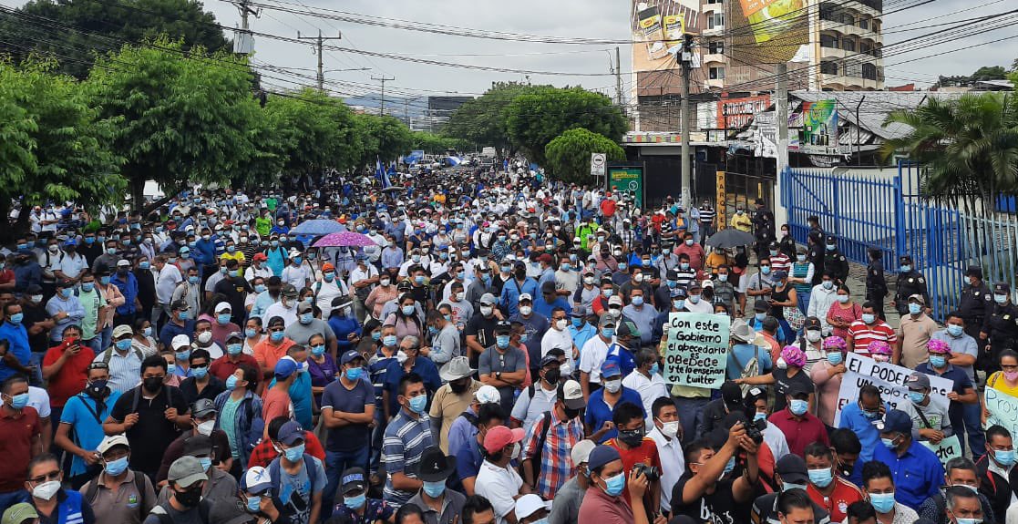 ARENA y FMLN convocan a empleados municipales para protestar pese al riesgo de contagios COVID19 arena-y-fmln-convocan-a-empleados-municipales-para-protestar-pese-al-riesgo-de-contagios-covid19