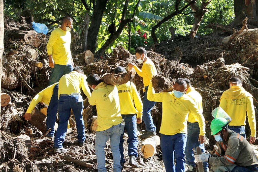 Privados de libertad realizan trabajos de remoción de escombros en deslave de Nejapa privados-de-libertad-realizan-trabajos-de-remocion-de-escombros-en-deslave-de-nejapa
