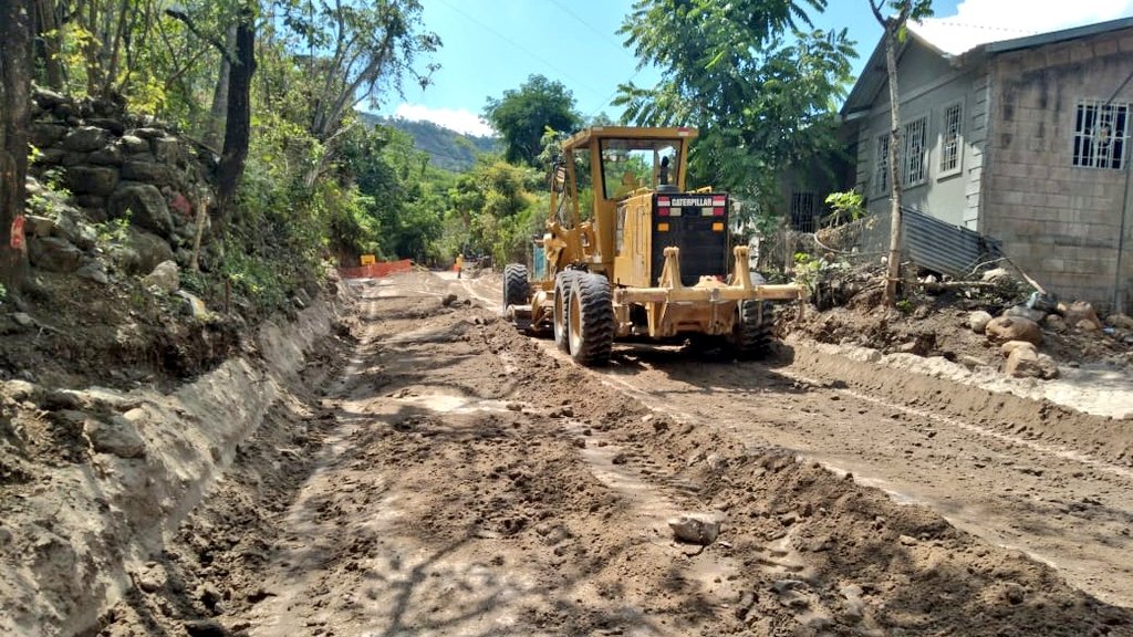 obras-publicas-construye-calle-que-conectara-los-municipios-de-san-isidro-y-san-simon-en-morazan