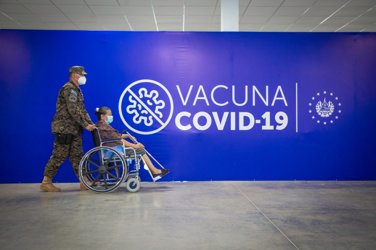 Personal de la Fuerza Armada colabora en diferentes tareas dentro del Megacentro de Vacunación personal-de-la-fuerza-armada-colabora-en-diferentes-tareas-dentro-del-megacentro-de-vacunacion