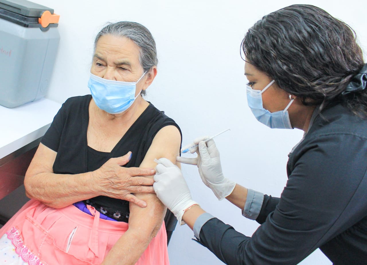 gobierno-realiza-jornada-de-vacunacion-contra-covid19-para-adultos-mayores-de-chalatenango