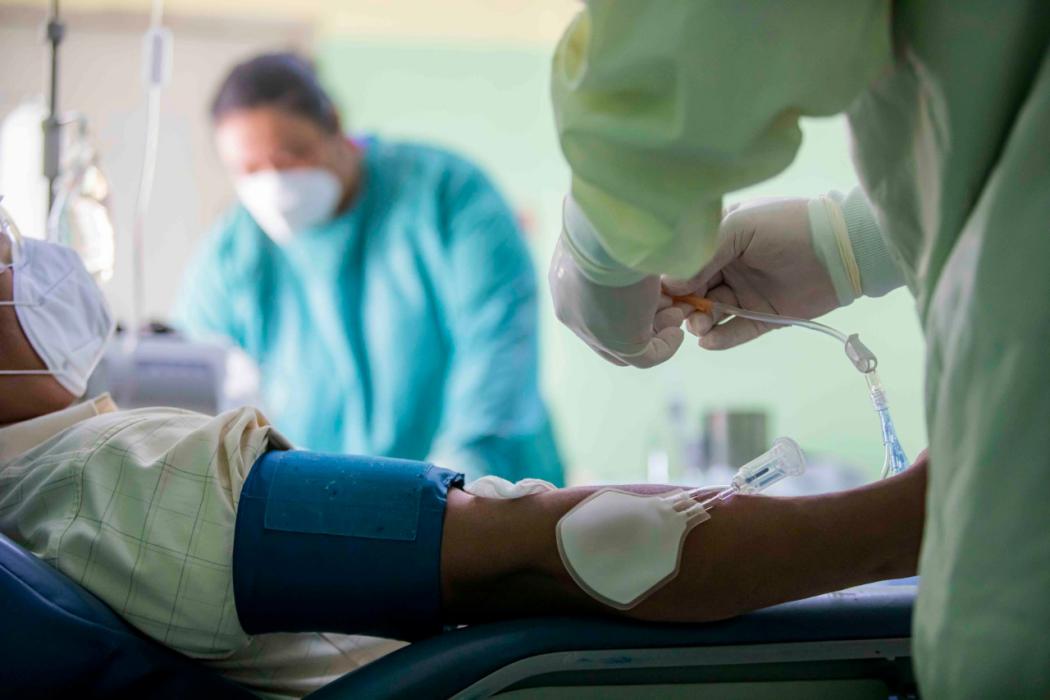 Salvadoreños solidarios curados de COVID19, donan su plasma para apoyar a pacientes con la enfermedad salvadorenos-solidarios-curados-de-covid19-donan-su-plasma-para-apoyar-a-pacientes-con-la-enfermedad