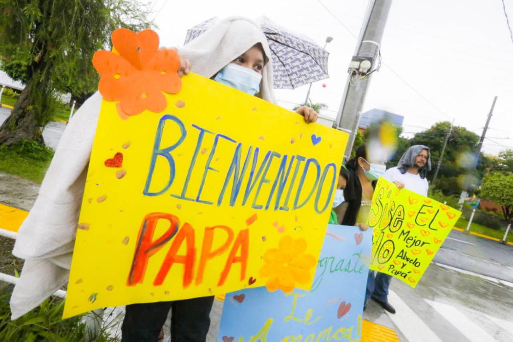hospital-el-salvador-sigue-dando-de-alta-a-mas-salvadorenos-curados-de-covid19