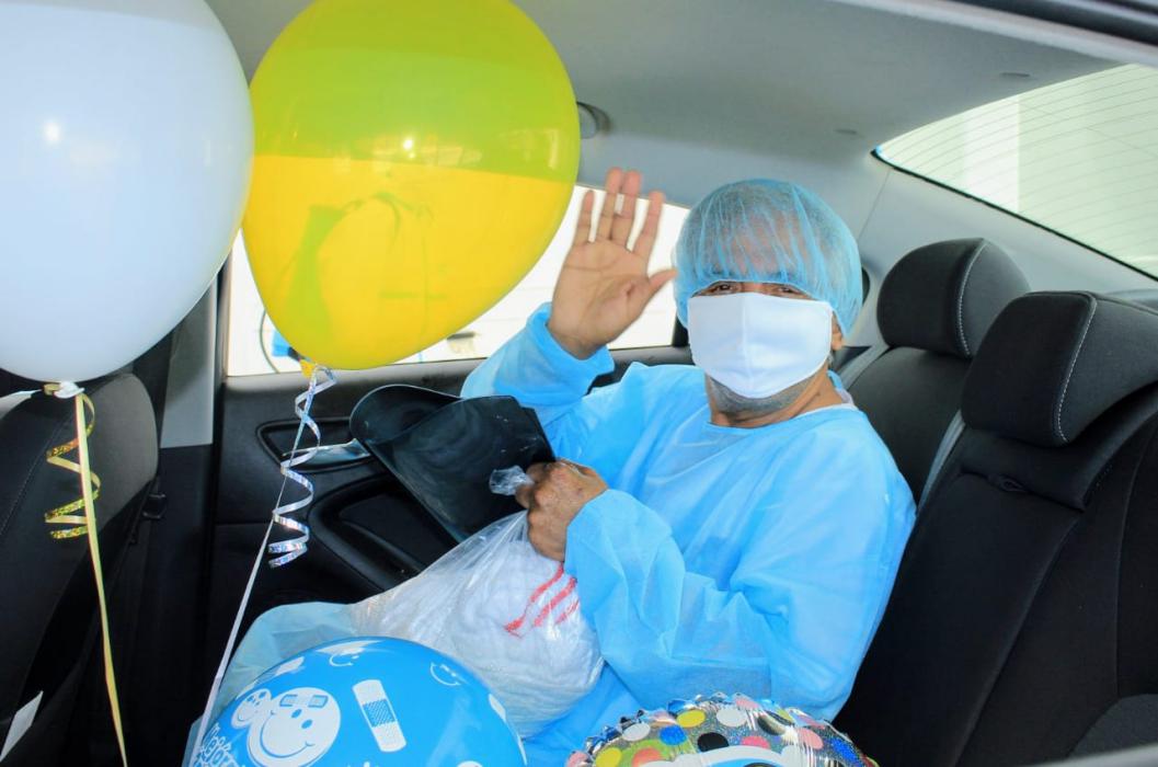 Hospital El Salvador celebra el alta de 14 salvadoreños más que vencieron el COVID19 hospital-el-salvador-celebra-el-alta-de-14-salvadorenos-mas-que-vencieron-el-covid19