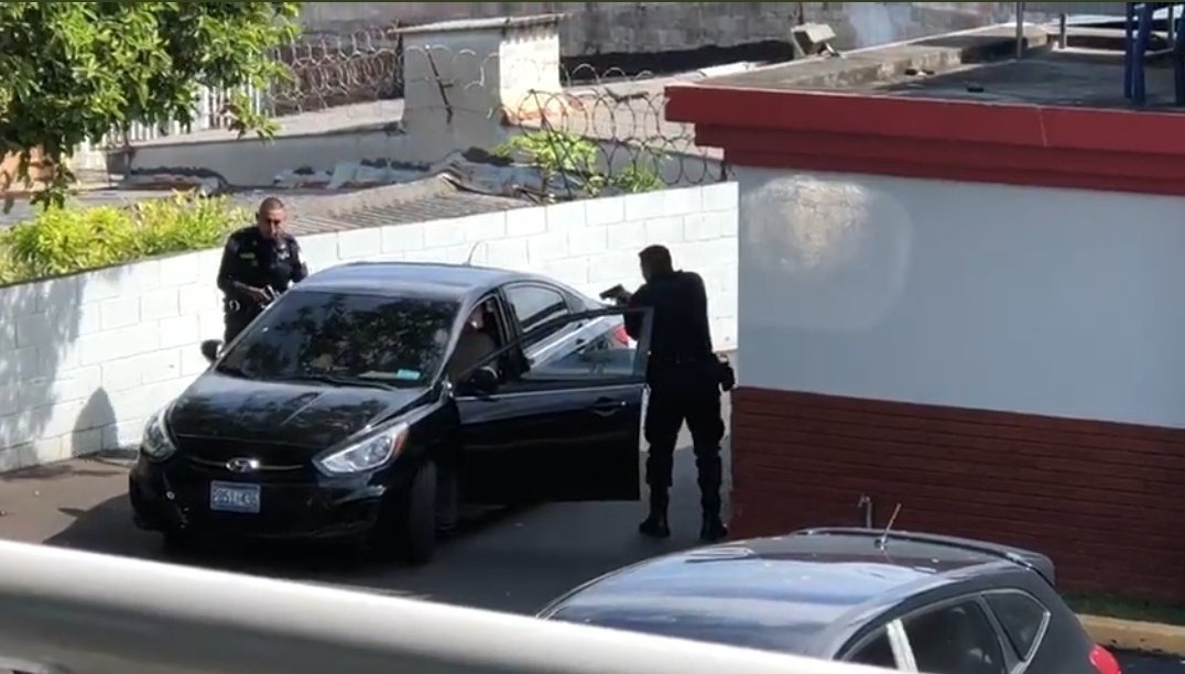 Capturan a sujetos implicados en robo en un establecimiento de comida rápida en Santa Ana capturan-a-sujetos-implicados-en-robo-en-un-establecimiento-de-comida-rapida-en-santa-ana