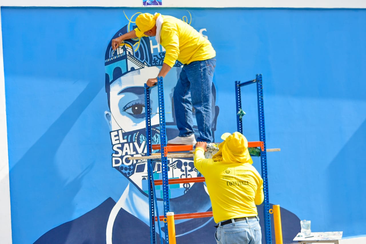 Privados de libertad pintan mural en homenaje a héroes de primera línea contra la pandemia, en Hospital Zacamil privados-de-libertad-pintan-mural-en-homenaje-a-heroes-de-primera-linea-contra-la-pandemia-en-hospital-zacamil