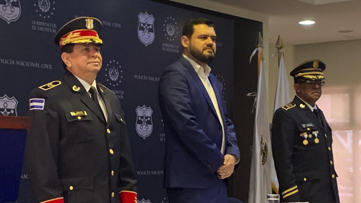 Ministro Rivas: "Todo el Gabinete de Seguridad respalda al Comisionado Arriaza Chicas" ministro-rivas-todo-el-gabinete-de-seguridad-respalda-al-comisionado-arriaza-chicas