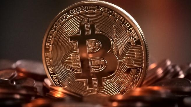 bitcoin-supera-nuevo-record-y-alcanza-los-67000