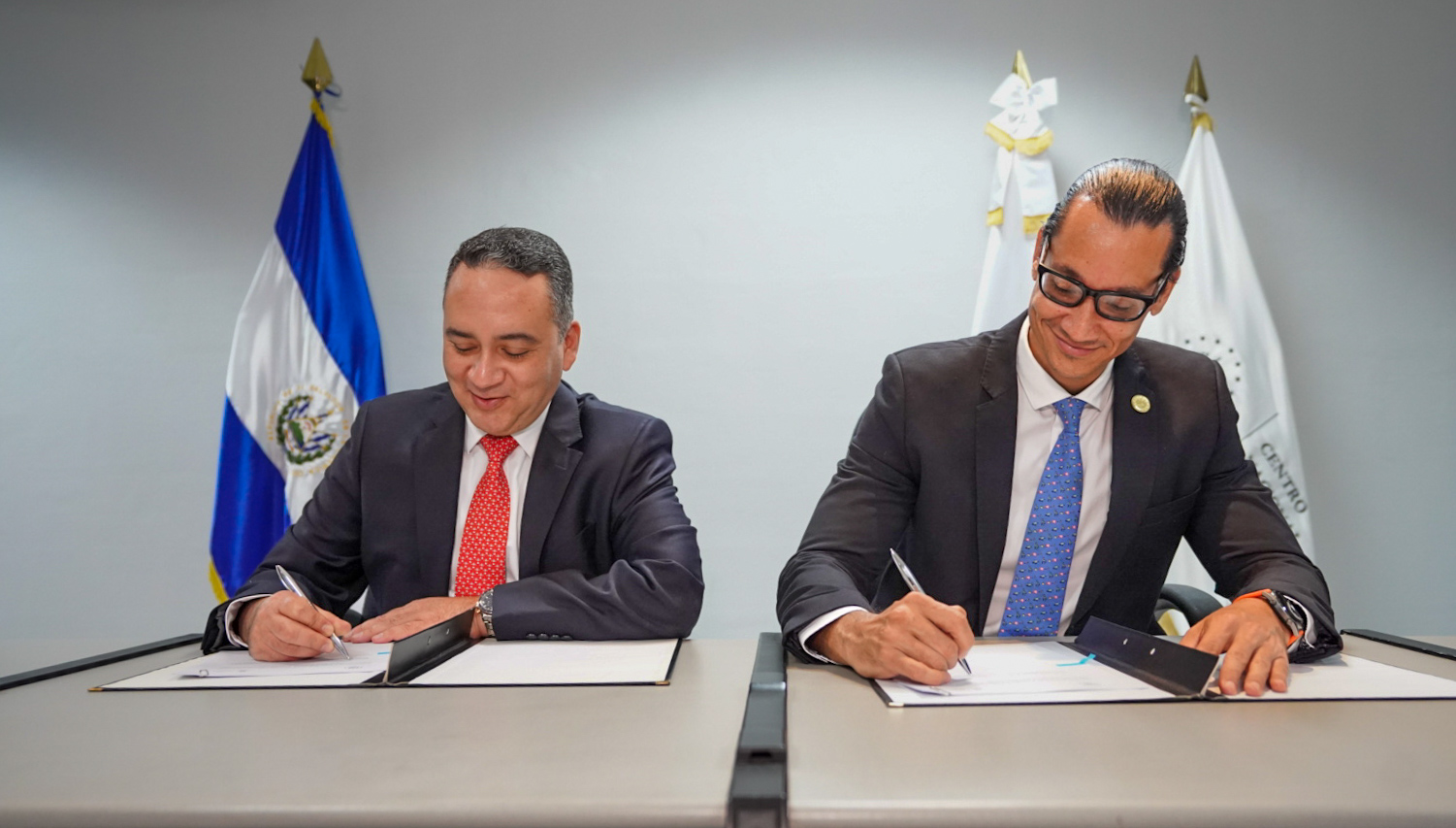 Se firma convenio de cooperación interinstitucional para las investigaciones de narcotráfico, lavado de dinero y enriquecimiento ilícito se-firma-convenio-de-cooperacion-interinstitucional-para-las-investigaciones-de-narcotrafico-lavado-de-dinero-y-enriquecimiento-ilicito