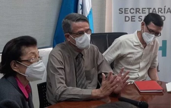 Secretario de Salud de Honduras a pandilleros: “Ayúdennos, andamos vacunando a sus hijos, a sus mamás. No me los asalten por favor” secretario-de-salud-de-honduras-a-pandilleros-ayudennos-andamos-vacunando-a-sus-hijos-a-sus-mamas-no-me-los-asalten-por-favor