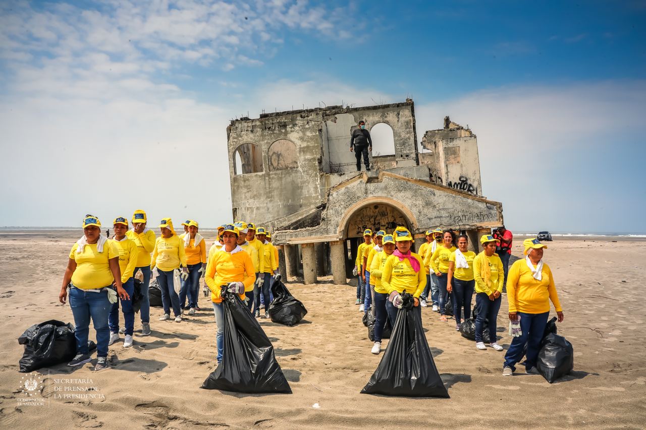Privadas de libertad realizan labores de limpieza en la zona costera del país privadas-de-libertad-realizan-labores-de-limpieza-en-la-zona-costera-del-pais