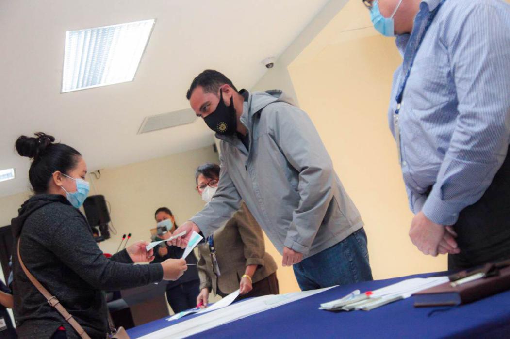 Gobierno entrega séptimo desembolso económico a familias afectadas en residencial Santa Lucía gobierno-entrega-septimo-desembolso-economico-a-familias-afectadas-en-residencial-santa-lucia