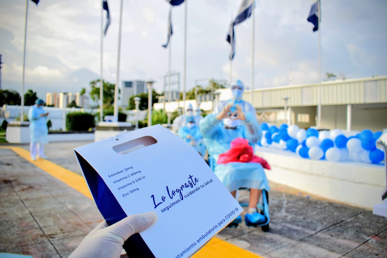 hospital-el-salvador-dara-el-alta-hoy-a-12-pacientes-mas-que-lograron-ganarle-la-batalla-al-covid19