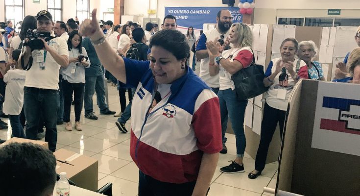 Margarita Escobar admite que realiza campaña adelantada con botes de alcohol gel margarita-escobar-admite-que-realiza-campana-adelantada-con-botes-de-alcohol-gel