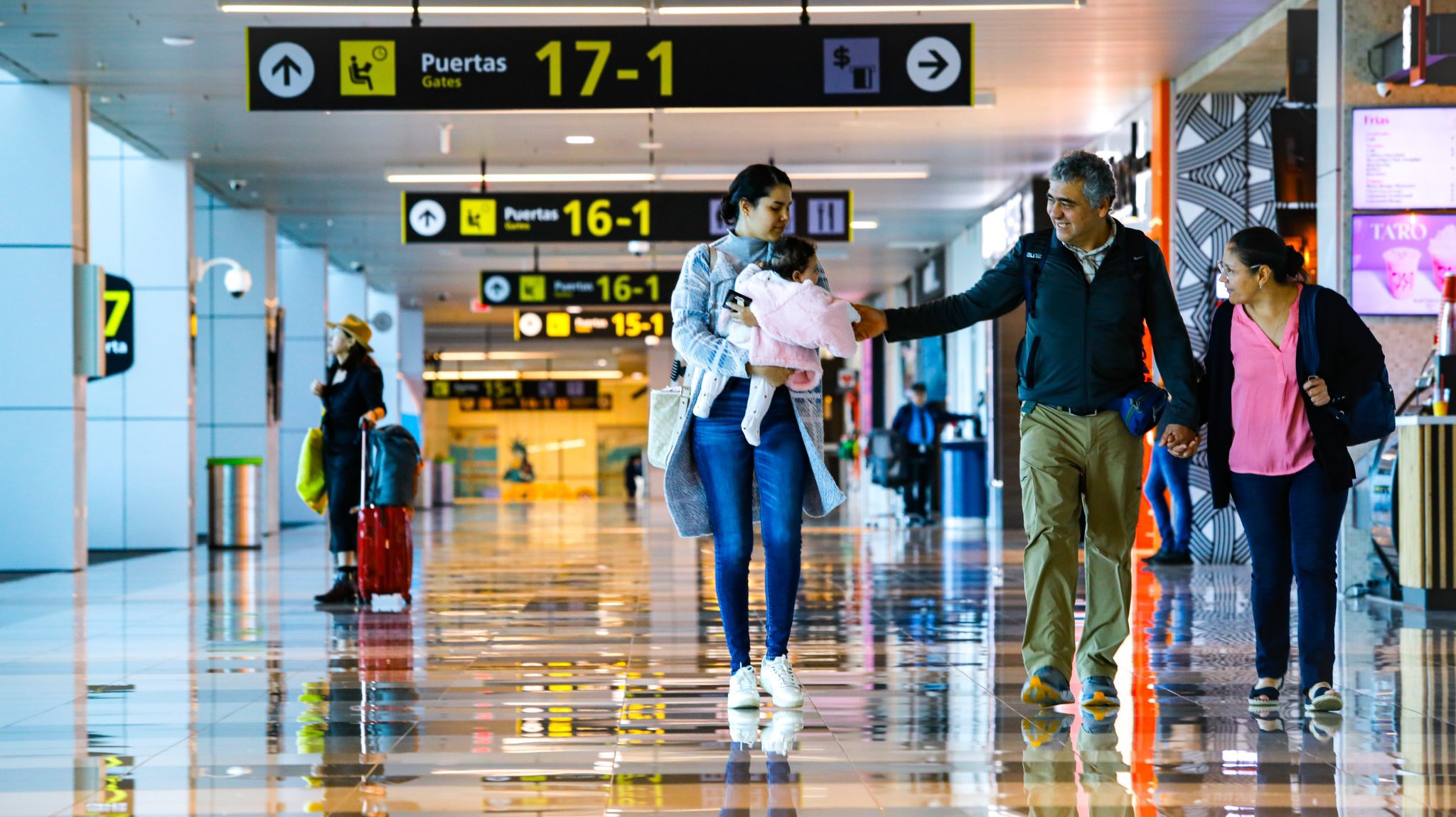 Crece un 21% el flujo de pasajeros en el Aeropuerto Internacional de El ...