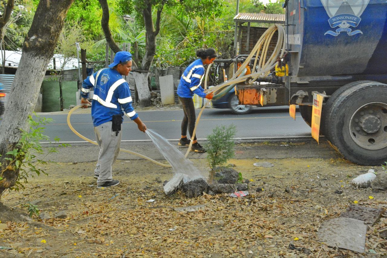 realizan-jornada-de-mantenimiento-en-la-ruta-de-las-flores