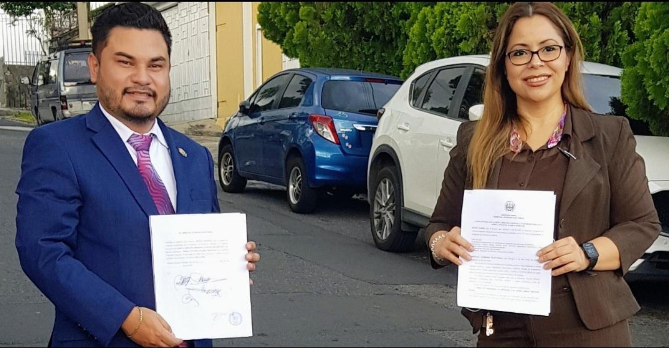 Tahnya Pastor presenta libros al TSE con 12 mil firmas para inscribirse como candidata independiente tahnya-pastor-presenta-libros-al-tse-con-12-mil-firmas-para-inscribirse-como-candidata-independiente